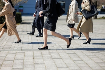初めてのパンプス選び｜就活・新社会人の足元を快適に