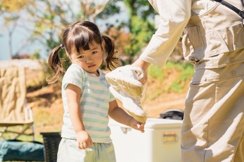 子どもの靴、かかとの内側だけ減るのはなぜ? 歩き方のクセに隠されたサインとかんたん足もとチェック