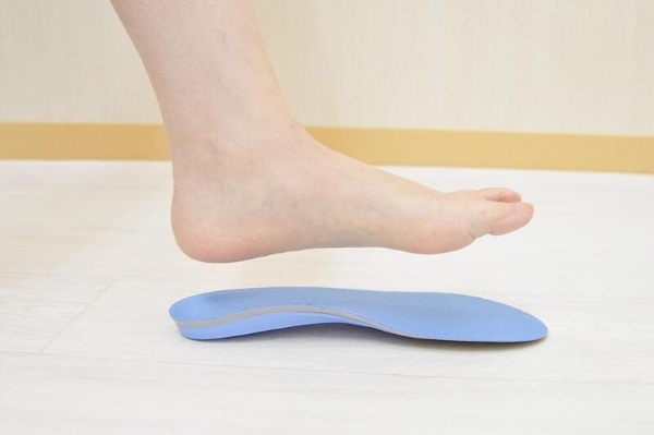 座って測る vs 立って測る｜ 正しい 足のサイズの測り方