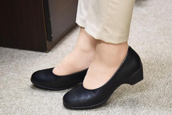 初めてのパンプス選び｜就活・新社会人の足元を快適に