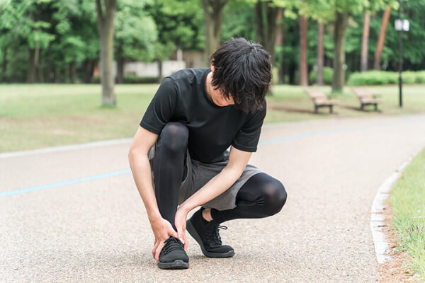 それ、足底腱膜炎かも？　朝のかかとの痛みを放置してはいけない理由