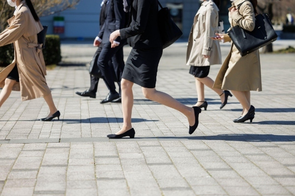 初めてのパンプス選び｜就活・新社会人の足元を快適に