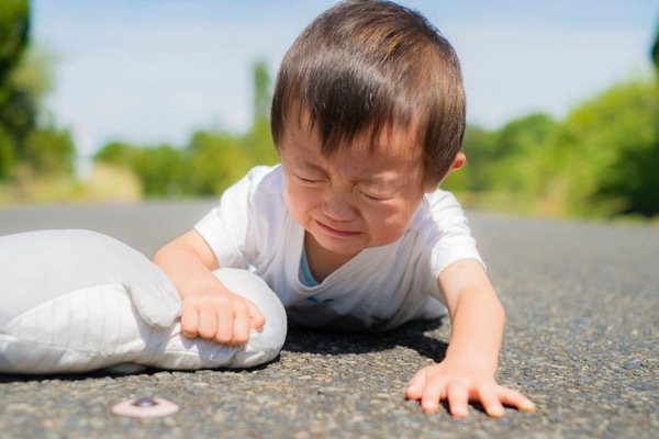なぜうちの子は転びやすいの？　専門家が教える足の成長